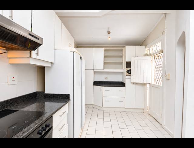 2.5 BEDROOM APARTMENT FOR SALE IN ESSENWOOD